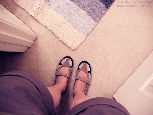 Shoe Obsession: #1256 (Happy Feet)